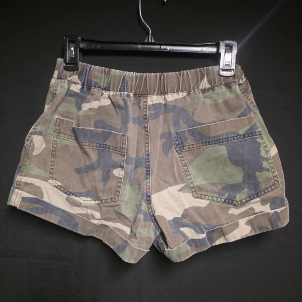 💚🤎Camo Forever 21 Shorts